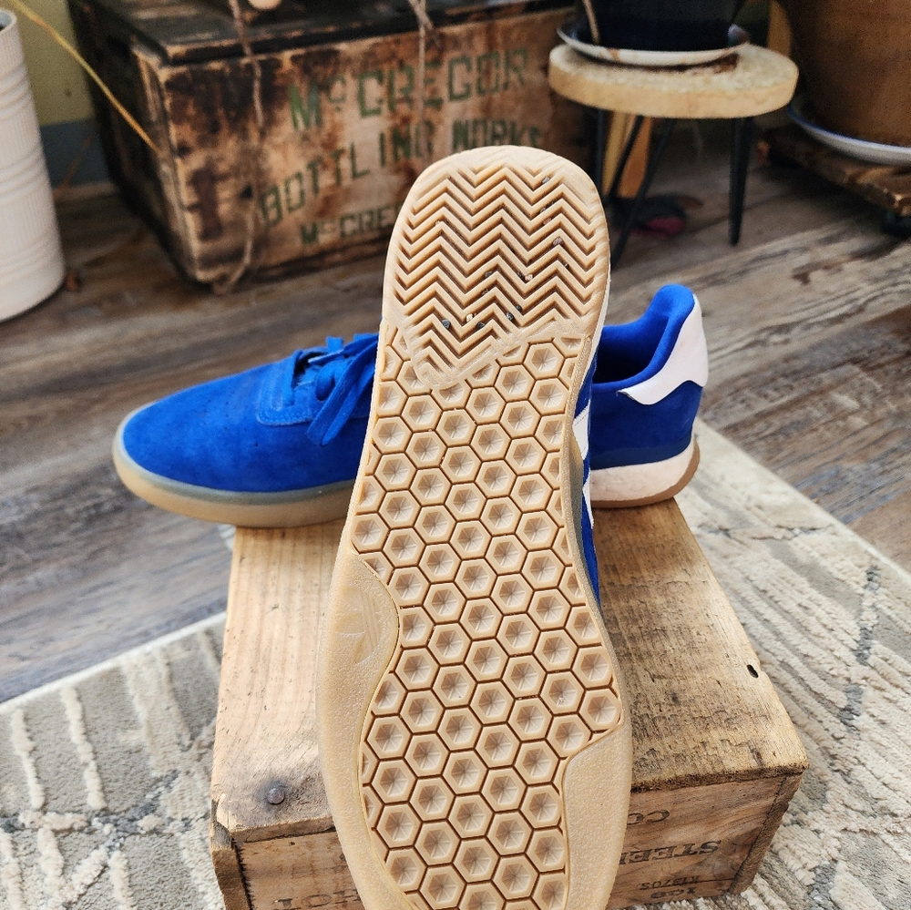 Size 10 blue Adidas sneakers. - Picture 3 of 3